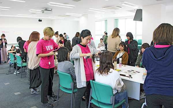 地域イベントでのヘアアレンジブース全景