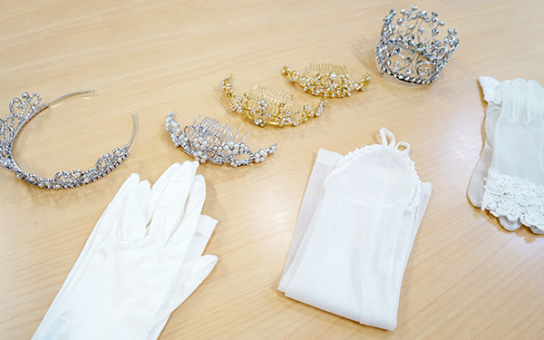 ティアラや純白の手袋